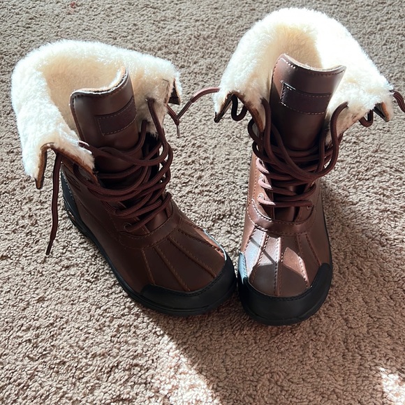 Kids Ugg boots size 2 in kids - Picture 6 of 6